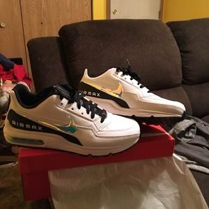 Meet your Posher, Derrick